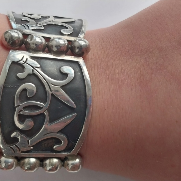 Vintage solid silver floral link panel bracelet - Picture 8 of 13